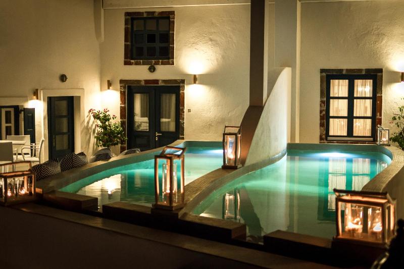 Grand Cave Villa with Private Pool and Caldera View (2-7 people) image 4