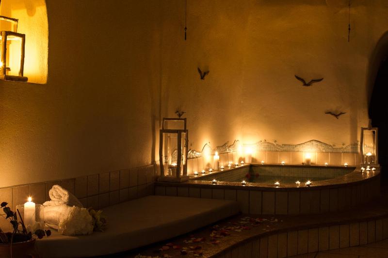 Grand Cave Villa with Private Pool and Caldera View (2-7 people) image 3