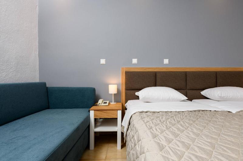 Double or Twin Room with Extra Bed image 2