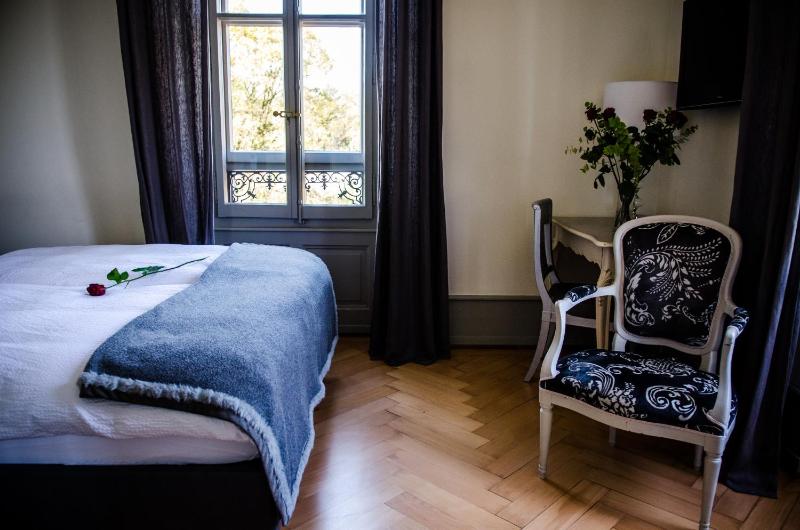 Small Double Room image 2