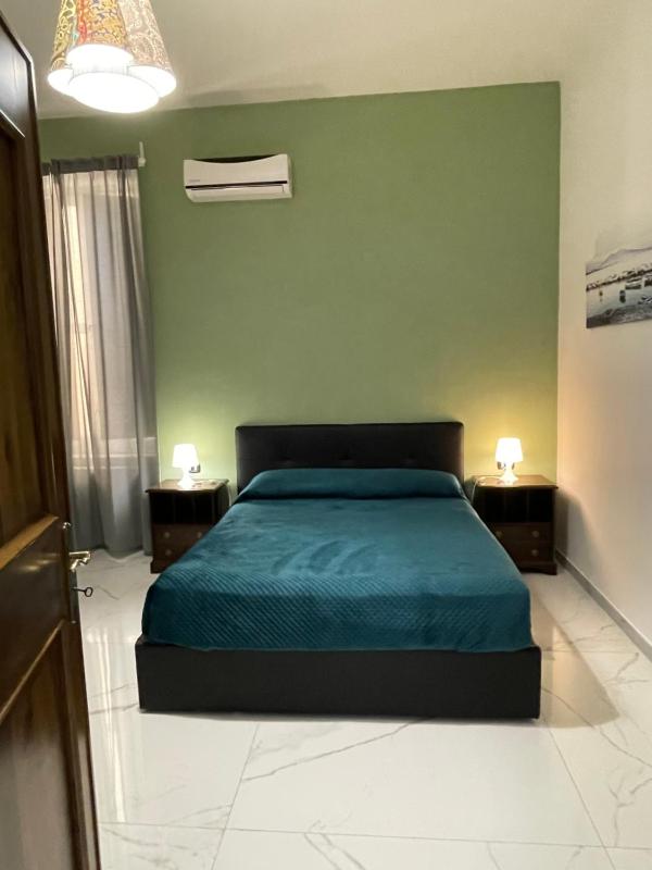 Large Double Room image 1
