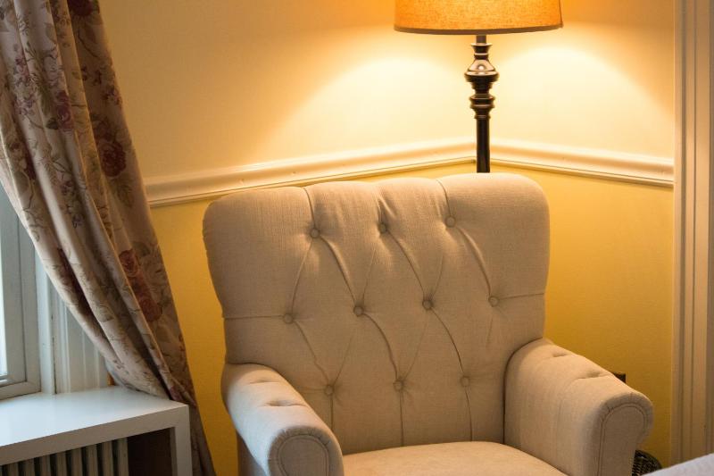 King Suite with Spa Bath image 2