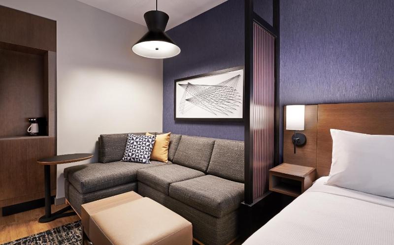 King Room with Sofa Bed and Accessible Tub - Disability Access image 4
