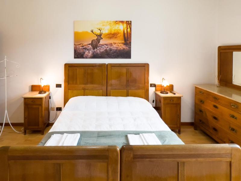 Double Room image 3