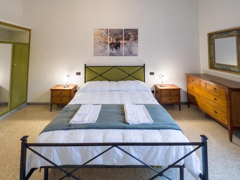 Standard Double Room image 3