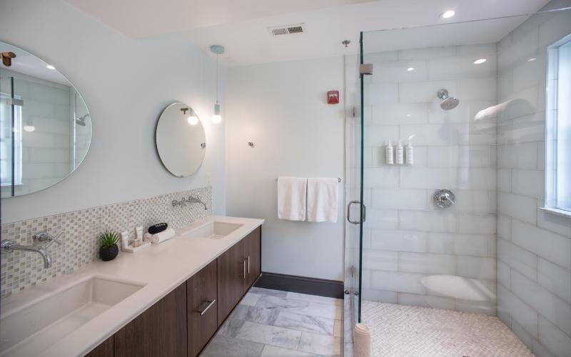 One-Bedroom Suite image 4