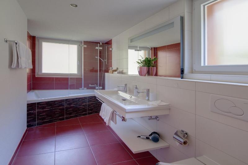 Three-Bedroom Apartment with Balcony image 4