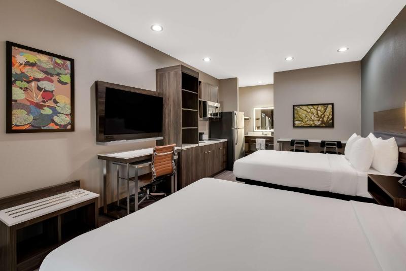 Queen Suite with Two Queen Beds - Kitchenette/Non-Smoking image 4