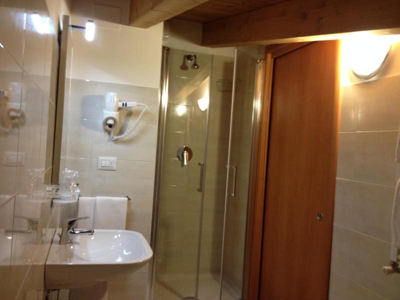 Classic Double or Twin Room - Mezzanine floor image 4