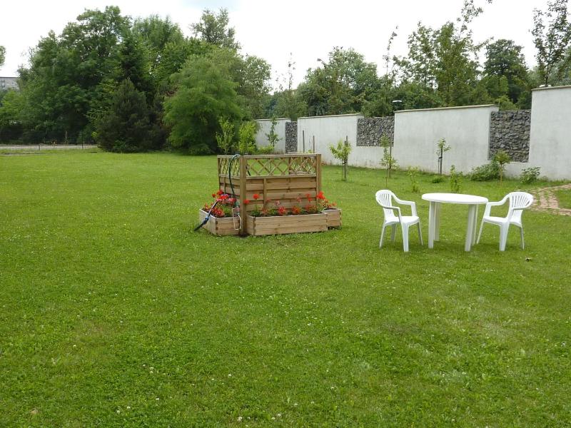 Double Room with Garden View image 3