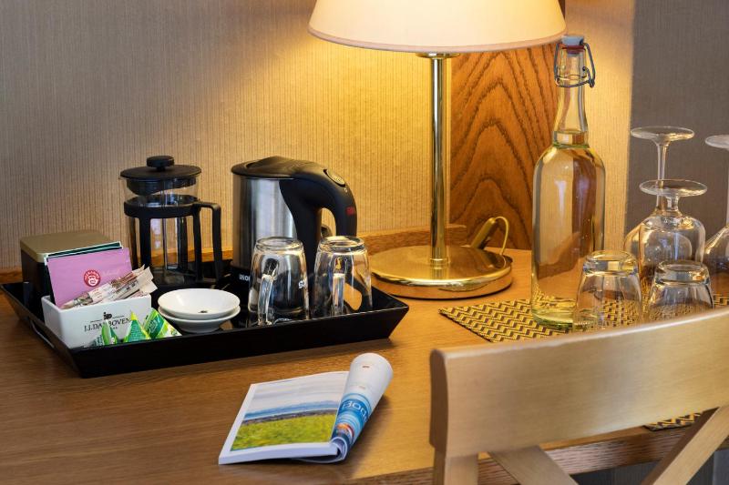 Double Room with Balcony image 4