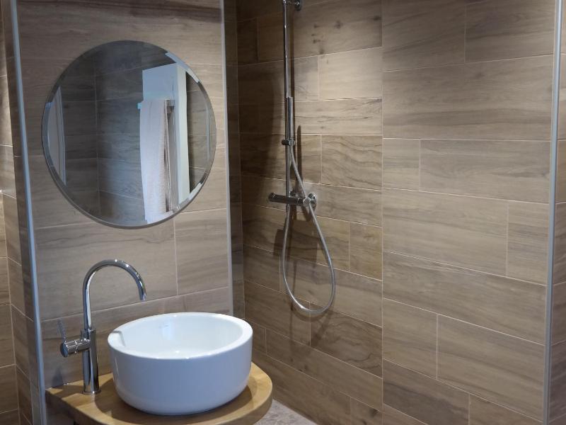 Forest Deluxe Double Room with Bath image 4