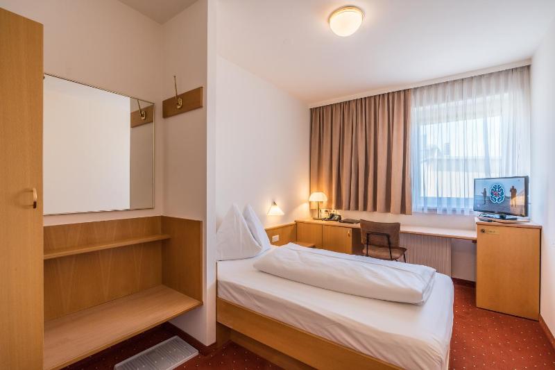 Standard Single Room image 1