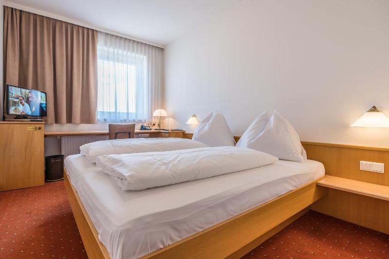 Standard Double Room image 1
