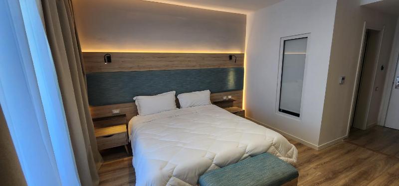 Double or Twin Room with Mountain View image 2