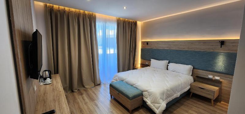 Double or Twin Room with Mountain View image 4