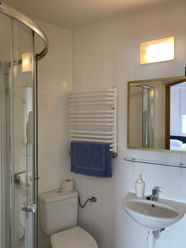 Triple Room with Private Bathroom image 4