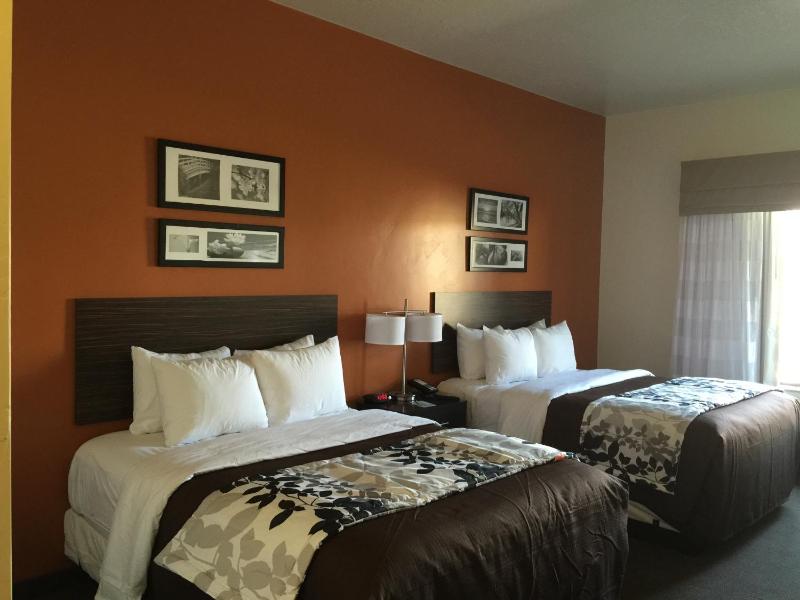 Queen Room with Two Queen Beds - Non Smoking image 1
