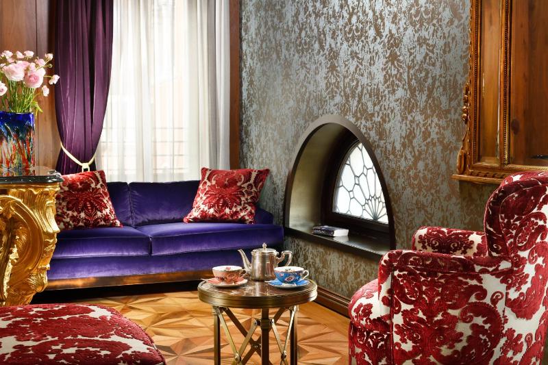 Deluxe Suite image 4