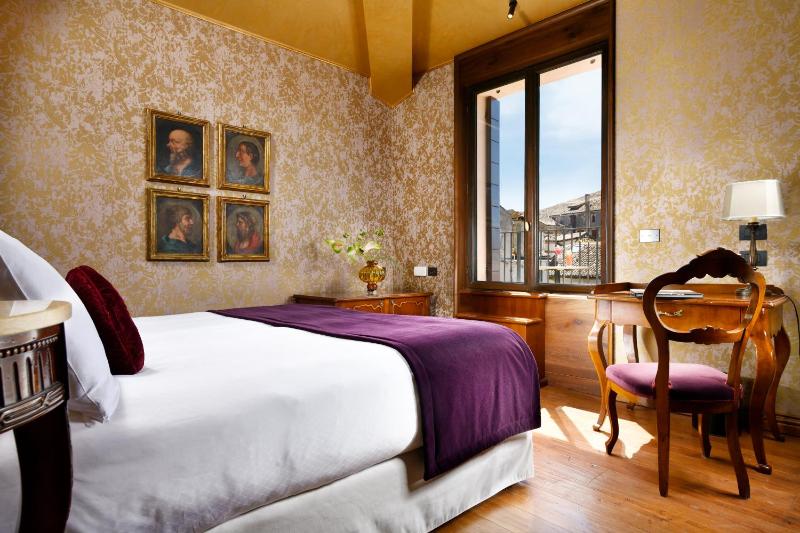 Classic Double Room with Terrace image 1