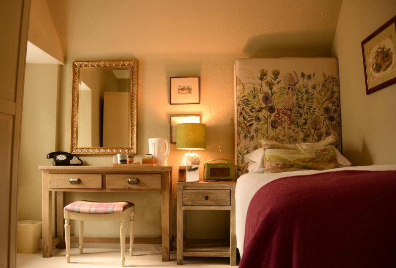Single Room with Bath image 1