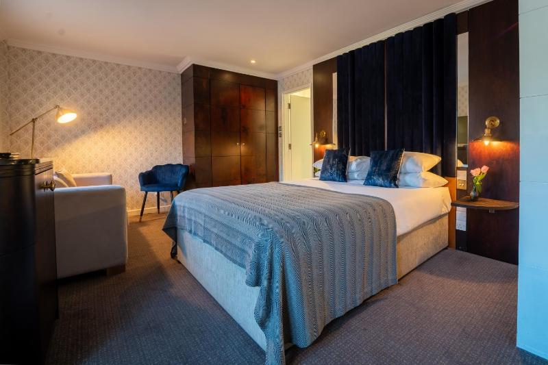 Classic Double Room image 4