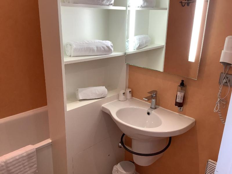 Twin Room image 1
