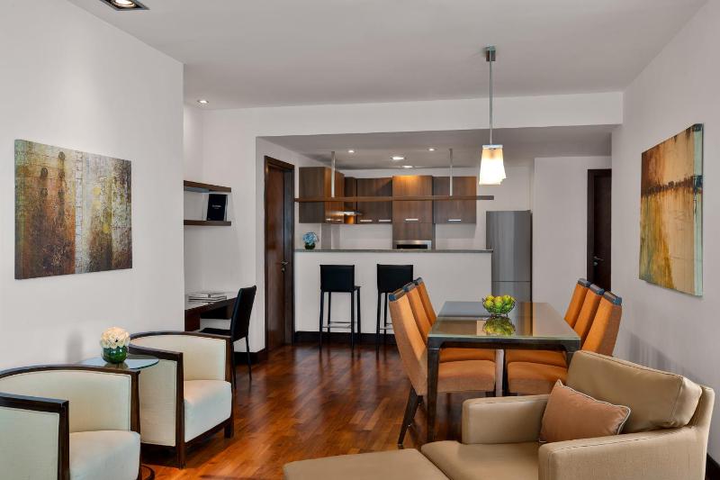 Premier Two Bedroom Sea View Apartment - Complimentary Transfer to Mall of the Emirates, Insurance Market Metro Station & Jumeirah Beach image 4