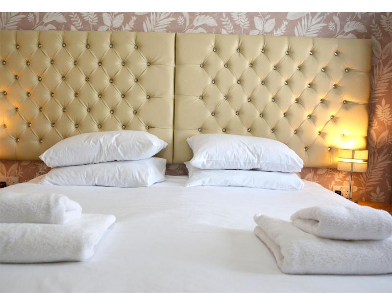 Double En-suite  image 1