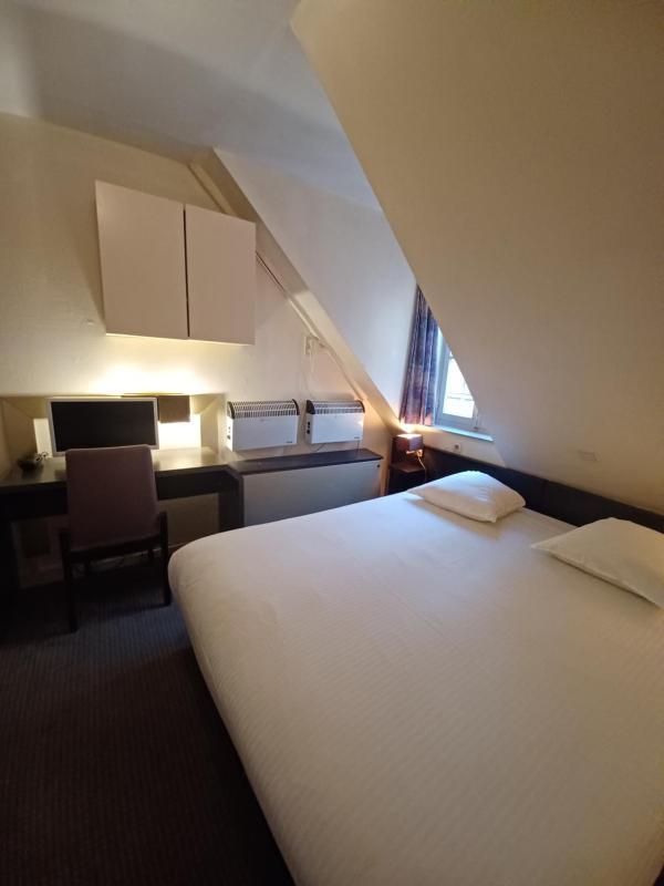 Standard Double or Twin Room image 3