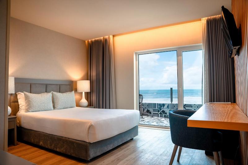 Double or Twin Room with Frontal Sea View image 1