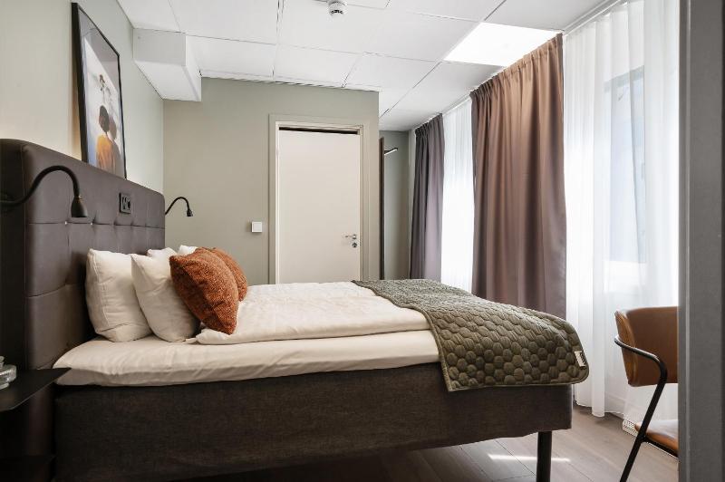 Standard Double Room image 2