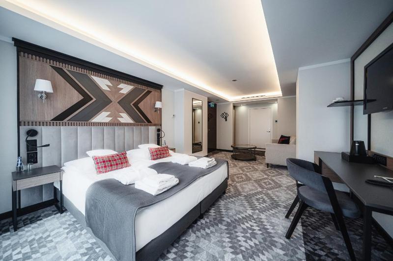 Standard Double Room with King size bed image 1