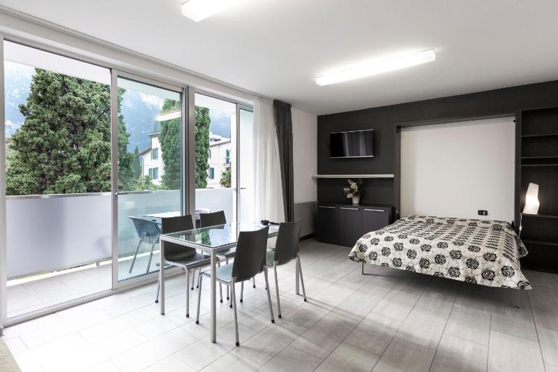 Studio Apartment image 2