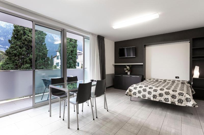 Studio Apartment image 4