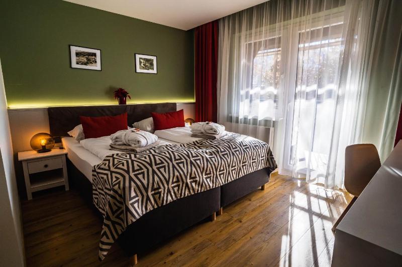 Double Room with Balcony image 3