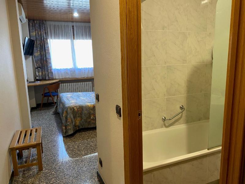 Superior Double Room image 4