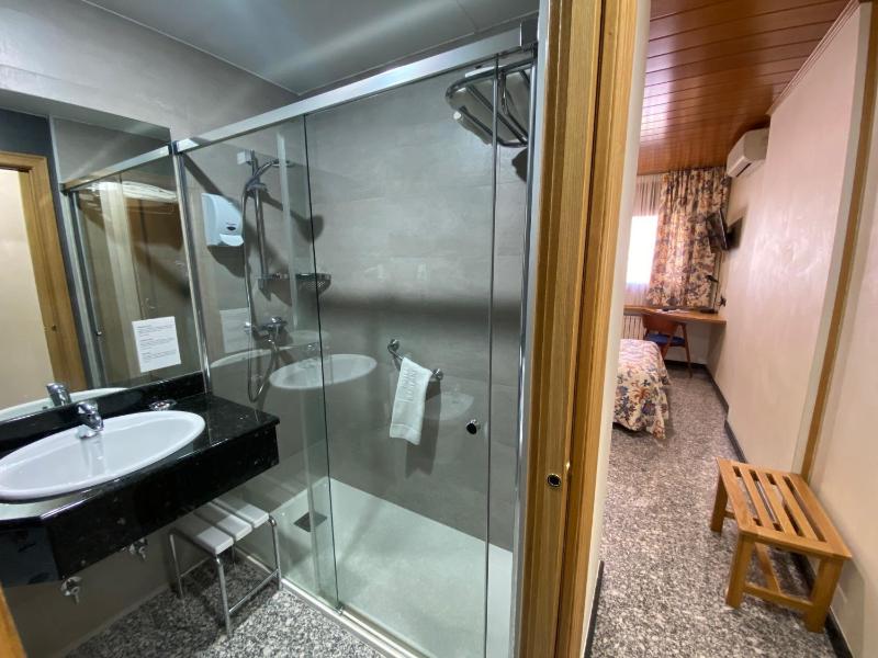 Superior Double Room image 3