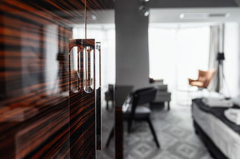 Superior Family Room image 3