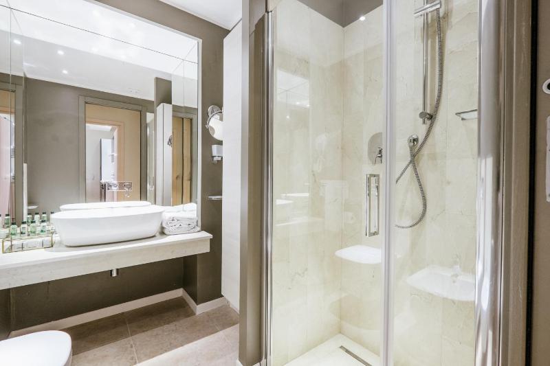 Queen Suite image 3