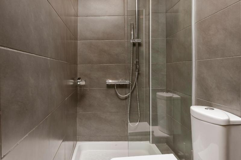 Superior Double Room with Balcony image 4
