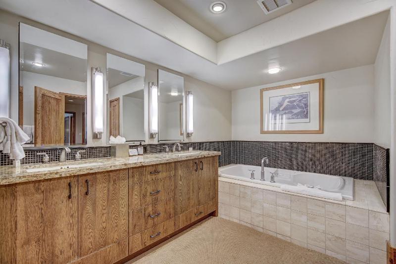 Three-Bedroom Apartment image 4