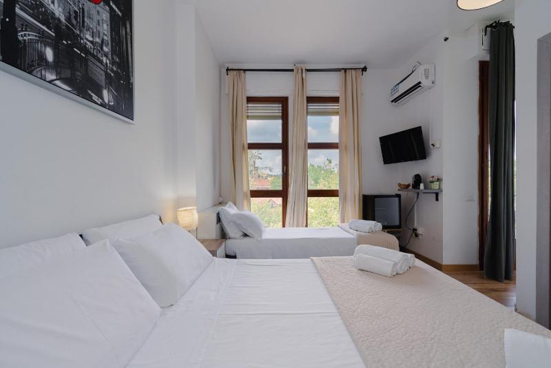 Double Room with Private Bathroom image 4