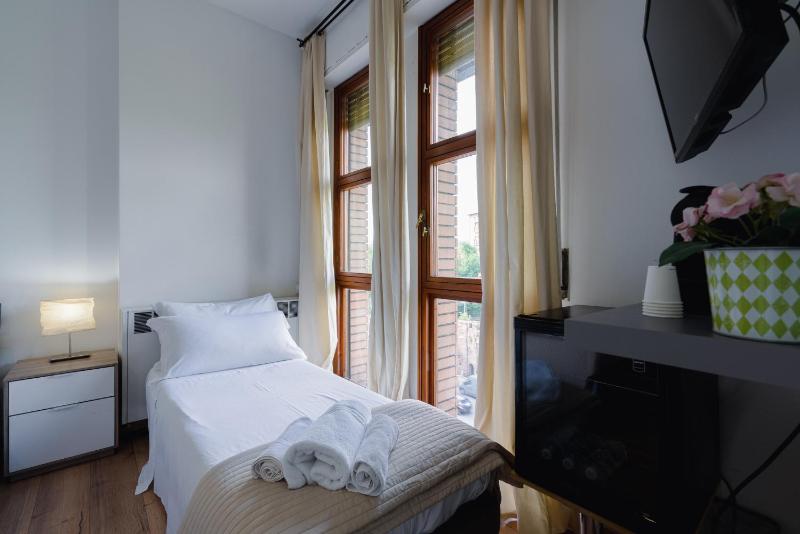 Double Room with Private Bathroom image 3