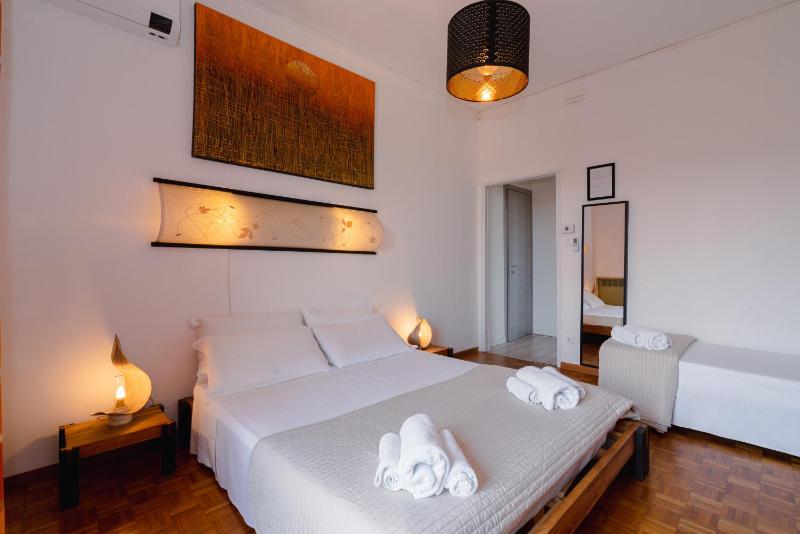 Triple Room with Private Bathroom image 3