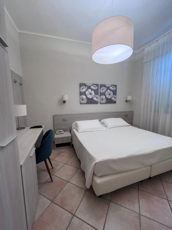 Large Family Room image 3