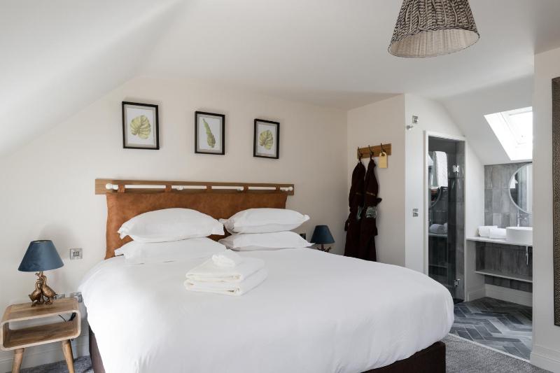 One Bedroom Cottage image 2