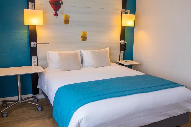 Classic Double Room image 4