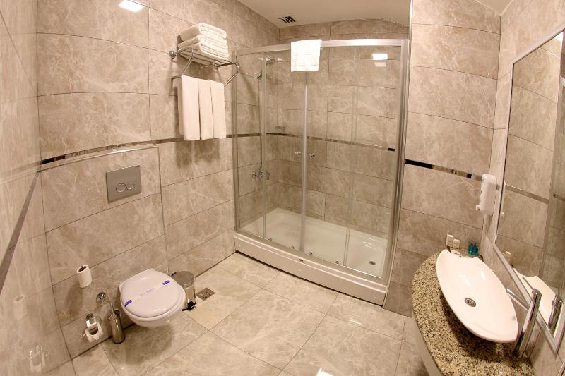 Standard Double Room image 4