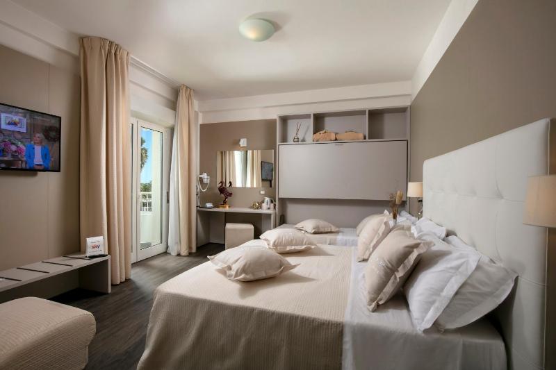 Junior Suite (2 Adults) image 2